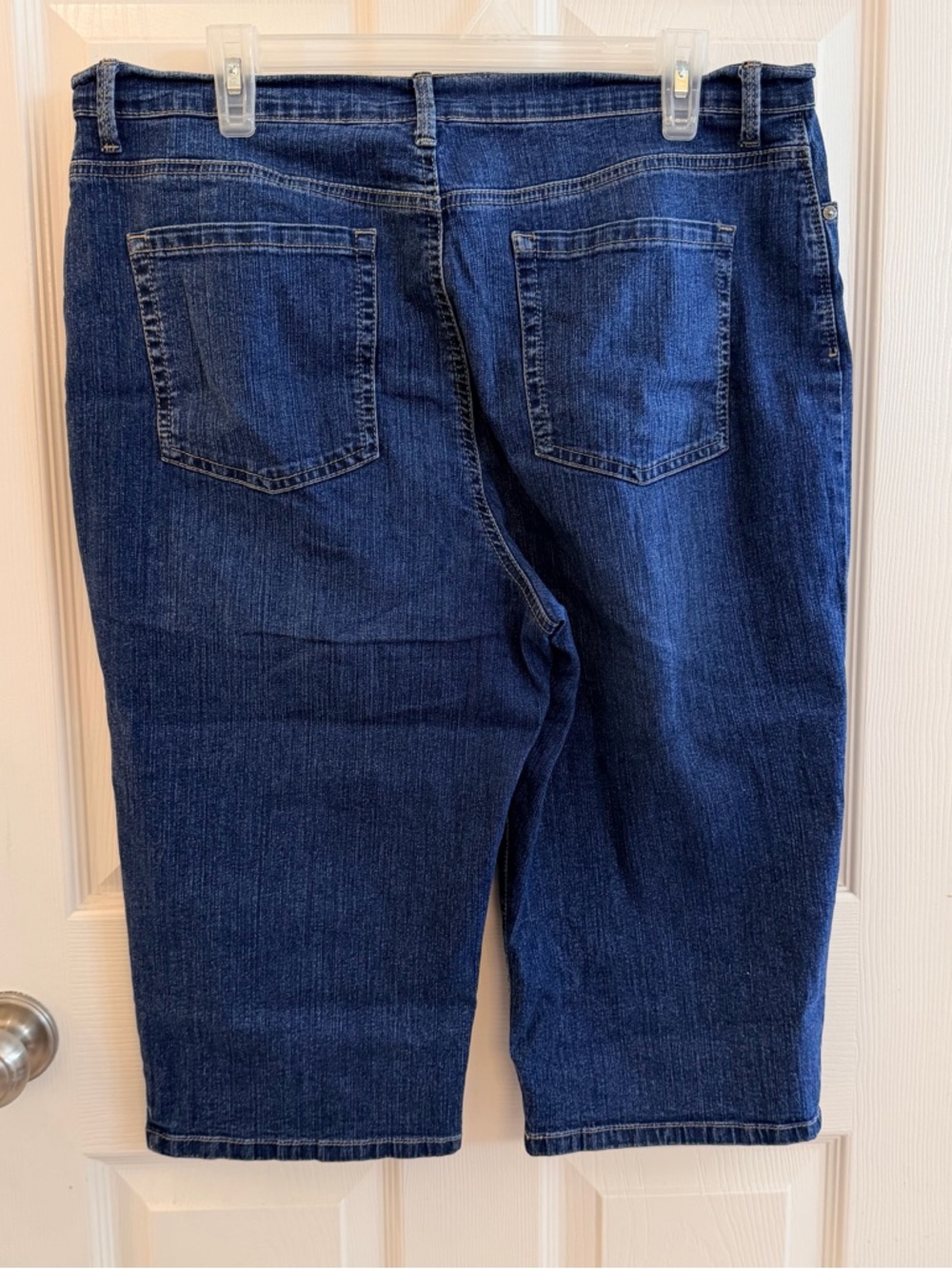Gloria Vanderbilt Navy Blue Denim Capri with Slimming Waist Detail - Picture 3 of 6